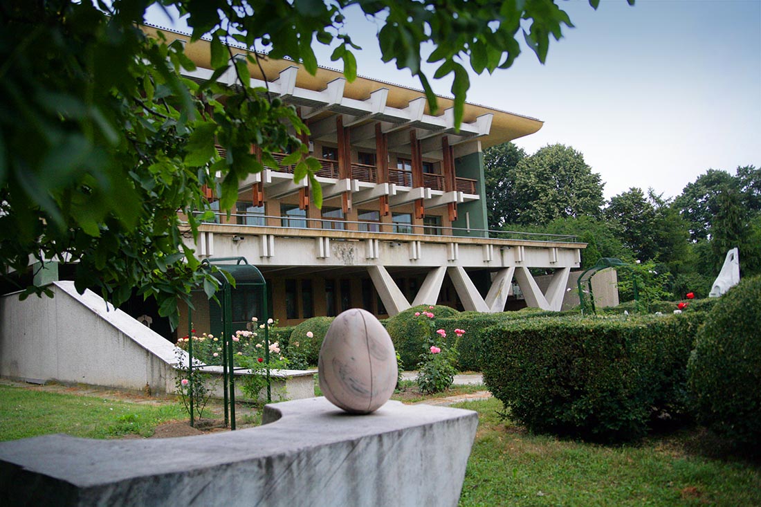 Bacău - Centrul Cutural George Apostu